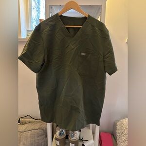 Figs scrub top - size L